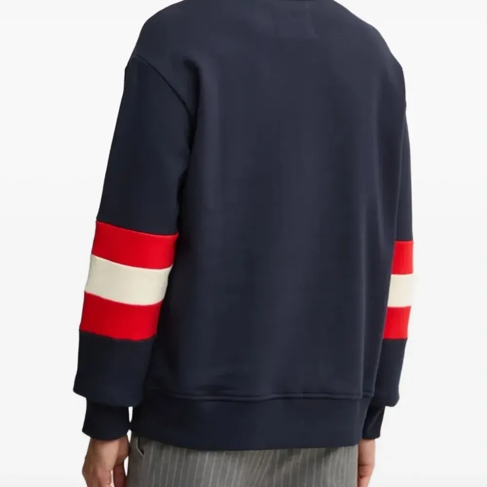 Толстовка с вышитым логотипом