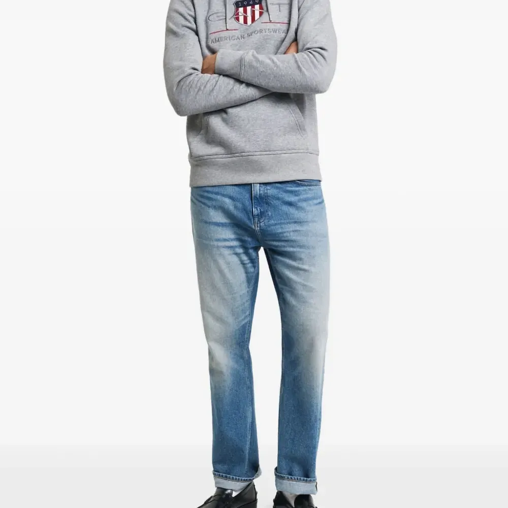 Худи с вышитым логотипом