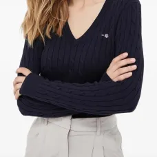 Свитер фактурной вязки с V-образным вырезом