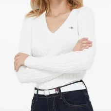 Джемпер фактурной вязки с V-образным вырезом