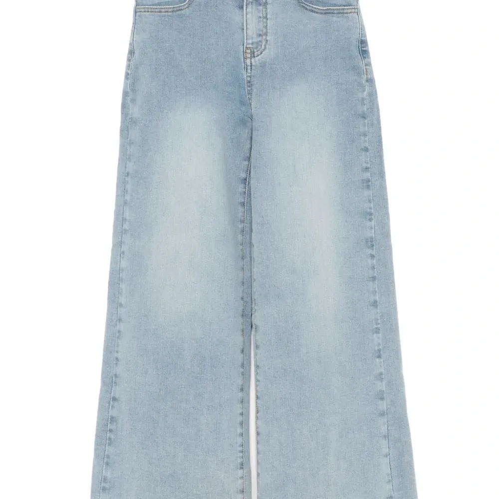 Широкие джинсы