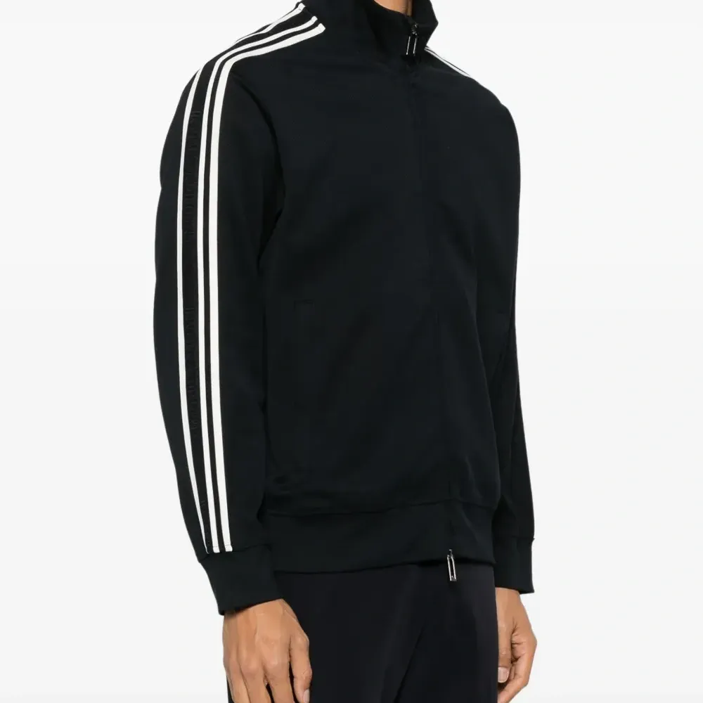 Спортивная куртка с полосками Спортивная куртка с полосками