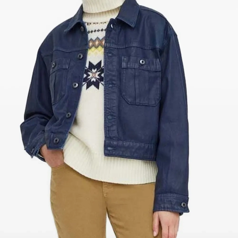 Джинсовая куртка с карманами