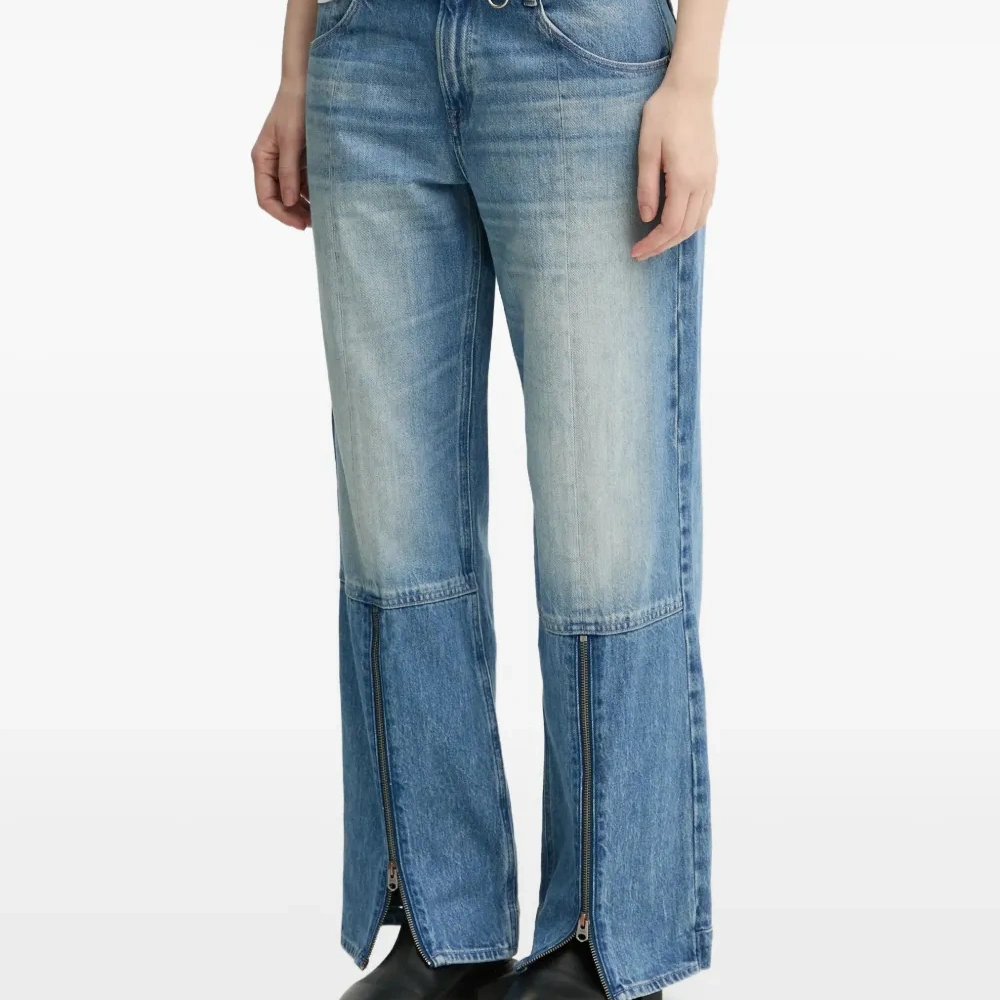 Джинсы с молниями на штанинах