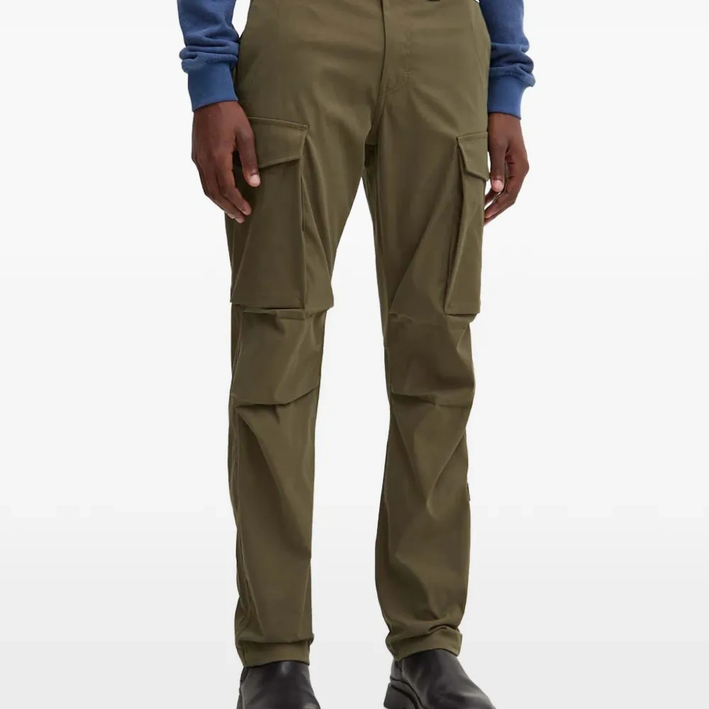 Брюки с накладными карманами