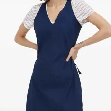 Платье мини с V-образным вырезом и поясом