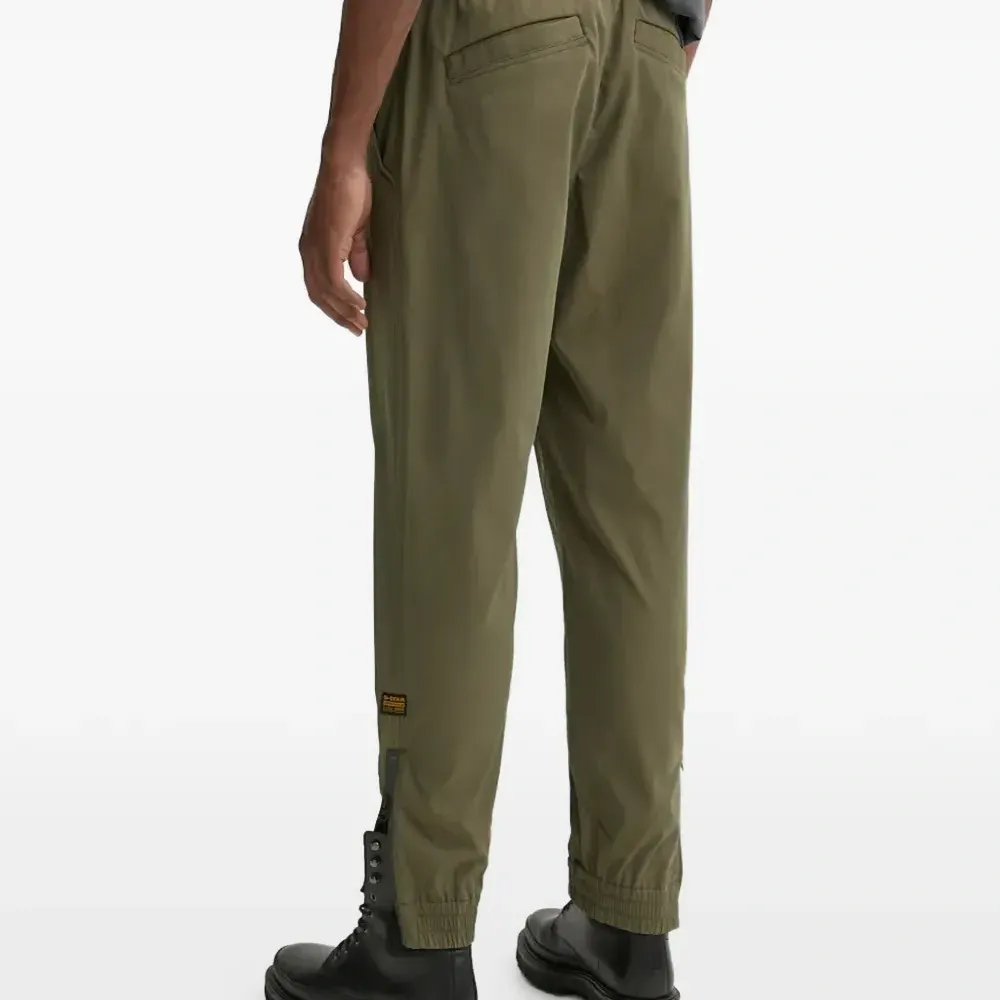 Брюки на молнии