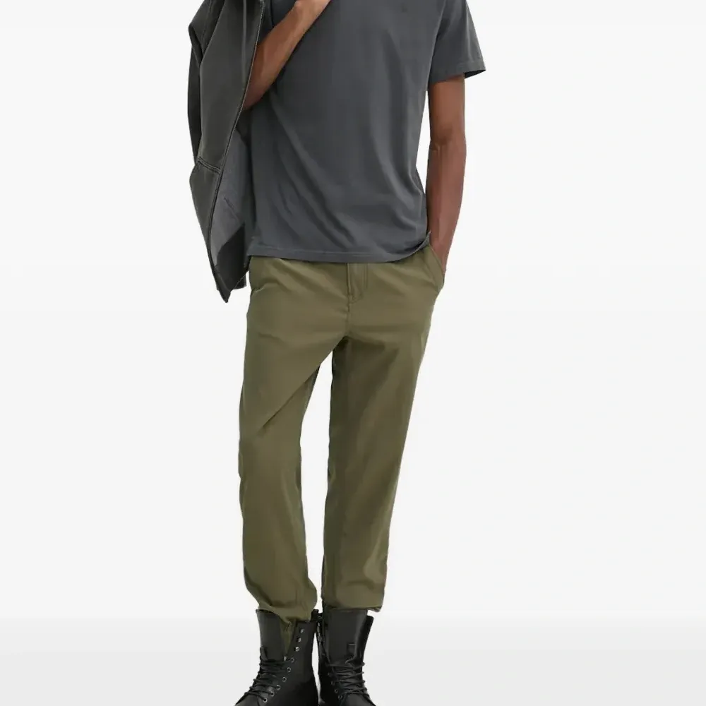 Брюки на молнии