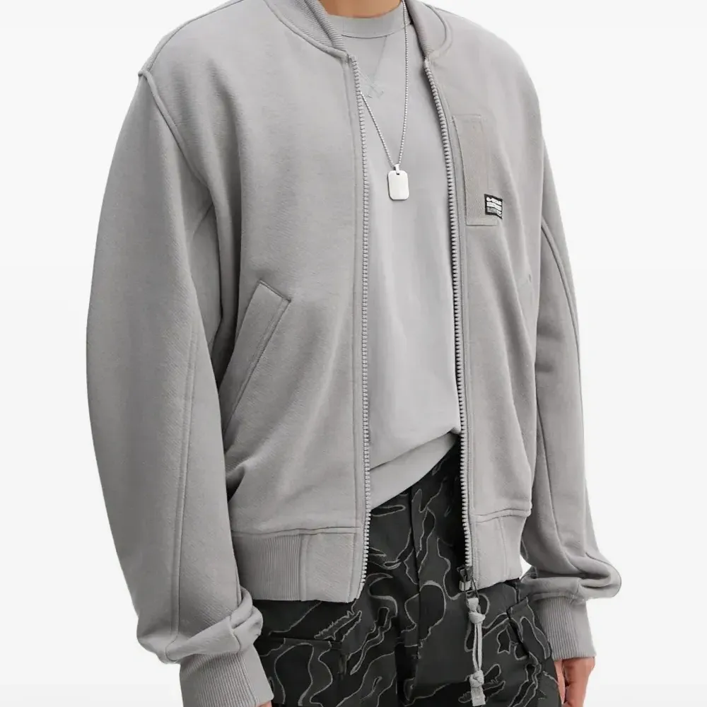 Толстовка на молнии с вышивкой