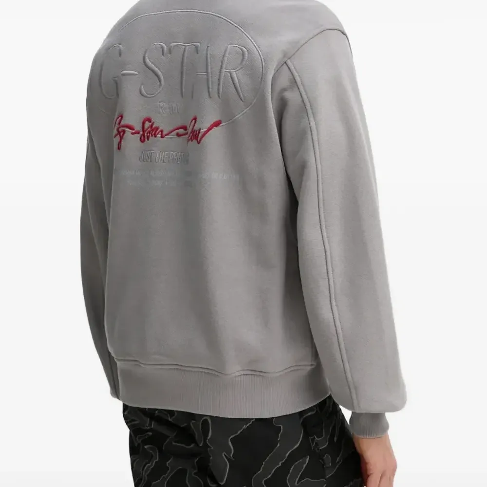 Толстовка на молнии с вышивкой