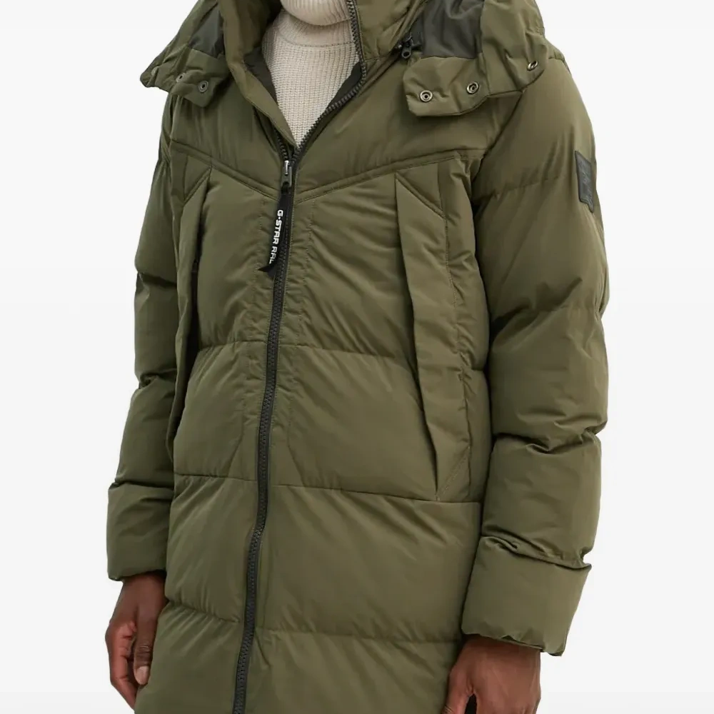 Утеплённое пальто с капюшоном