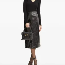 Топ с вырезом капелькой и цветочным декором Топ с вырезом капелькой и цветочным декором