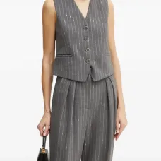 Жилет в тонкую полоску на пуговицах Жилет в тонкую полоску на пуговицах