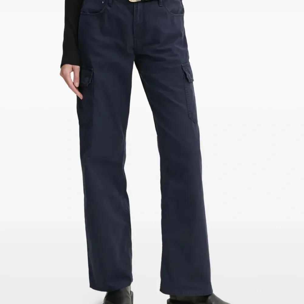 Брюки с накладными карманами