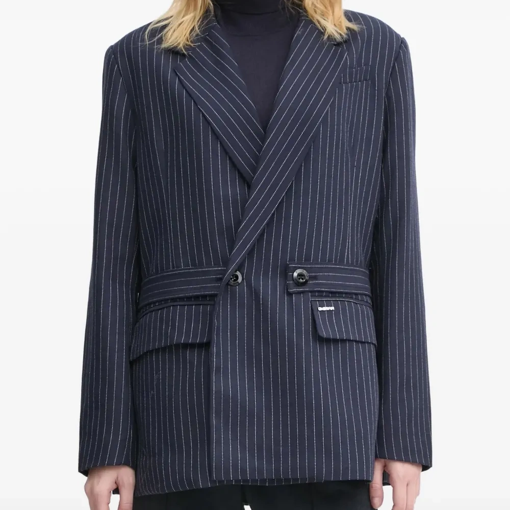 Двубортный блейзер в тонкую полоску