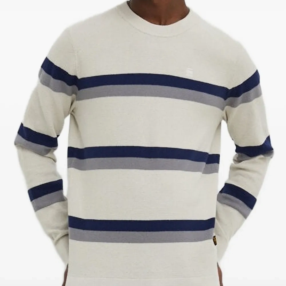 Полосатый свитер с круглым вырезом