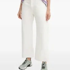 Джинсы с пятью карманами Джинсы с пятью карманами