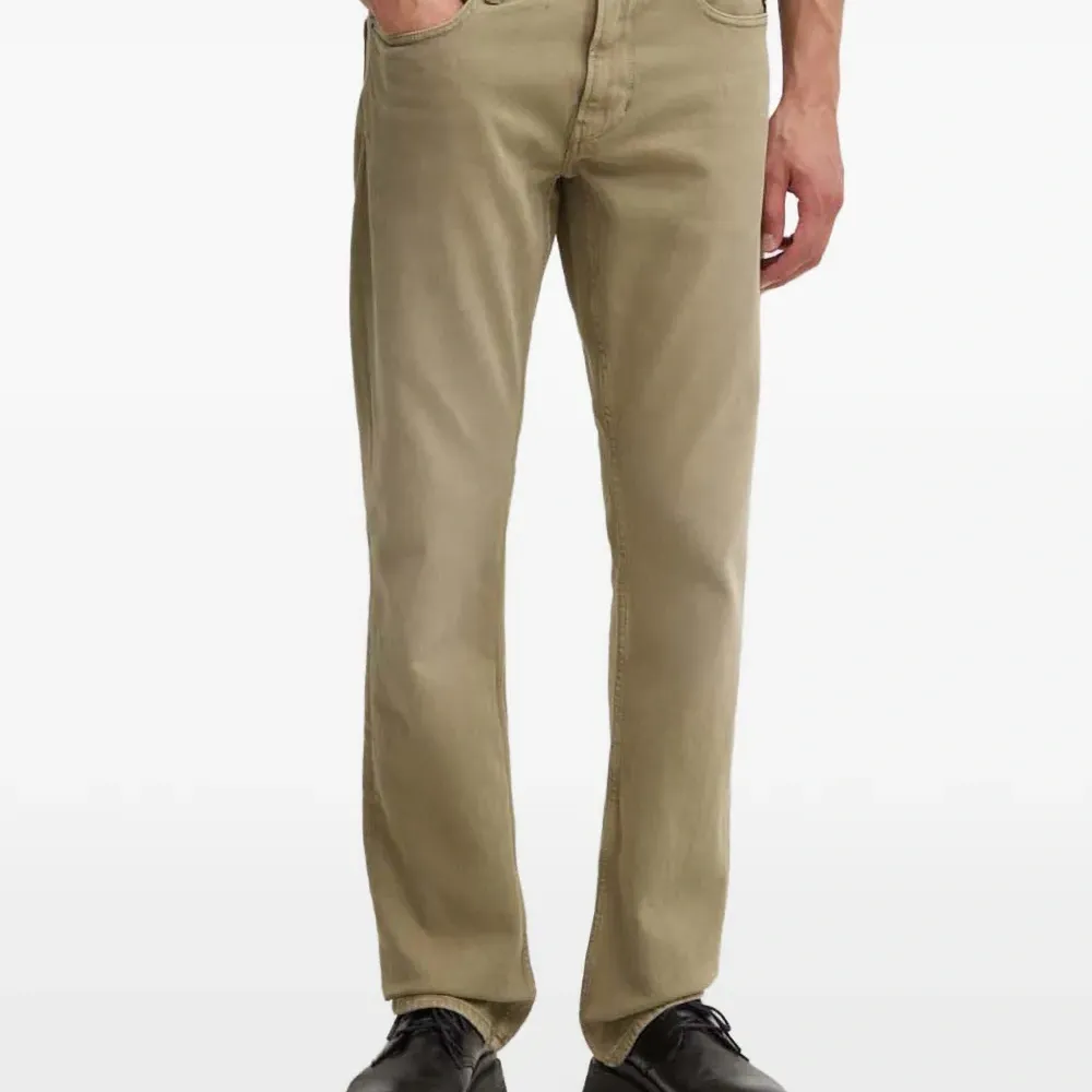 Джинсы с карманами