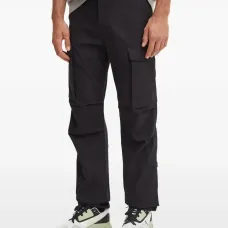 Карго-брюки с клапанами на карманах