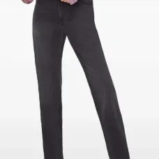 Прямые джинсы с завышенной талией