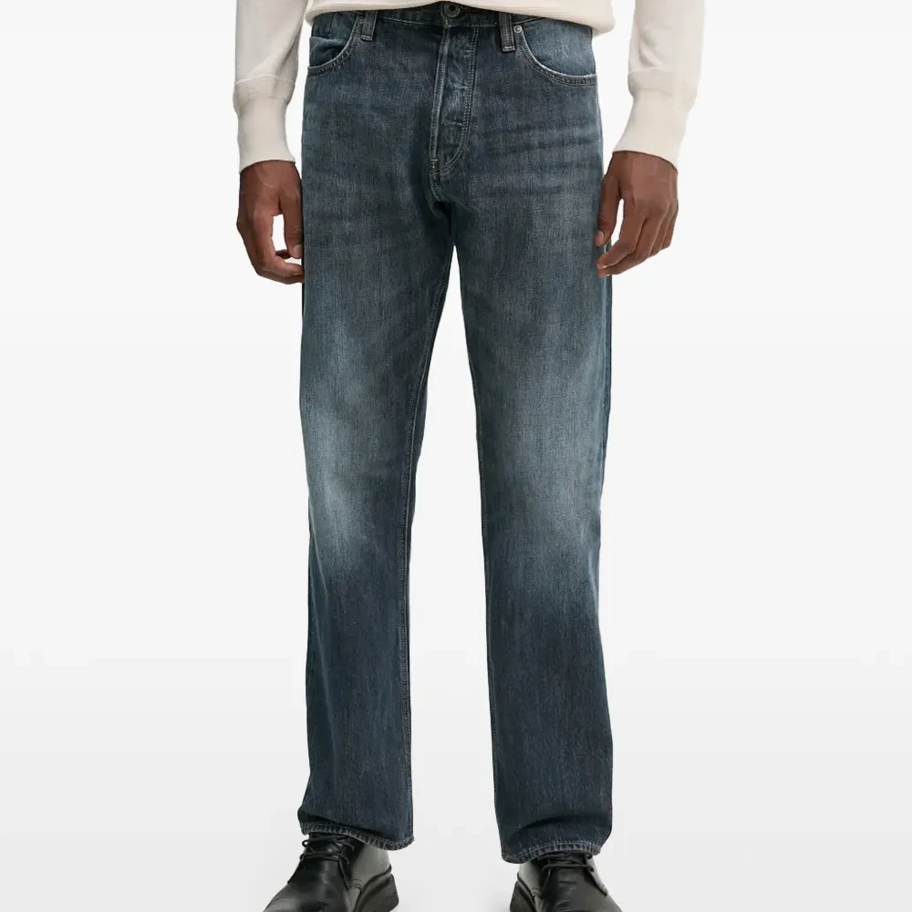 Джинсы с эффектом потертостей