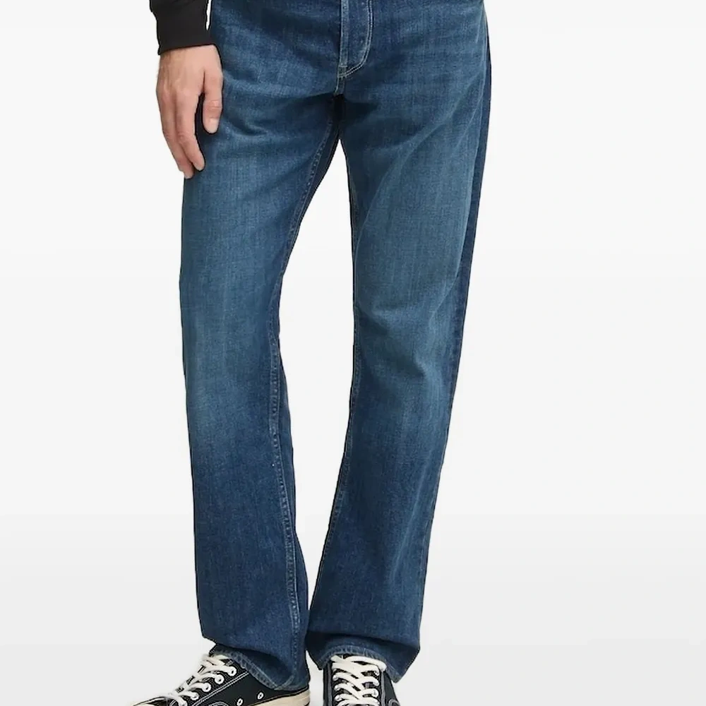 Прямые джинсы