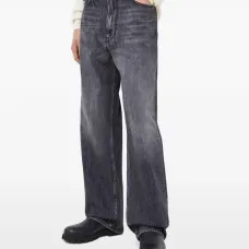 Широкие джинсы