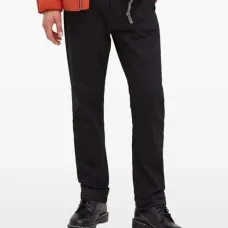 Джинсы с нашивкой Джинсы с нашивкой