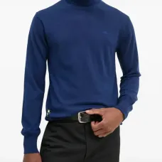 Свитер с высоким воротником Свитер с высоким воротником