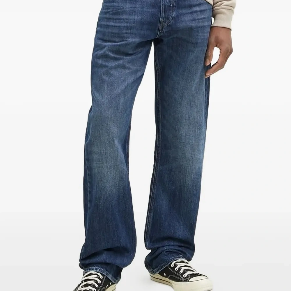 Джинсы с пятью карманами