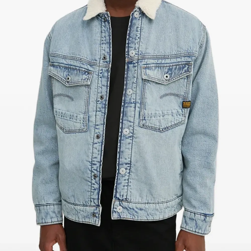 Куртка с накладными карманами и воротником