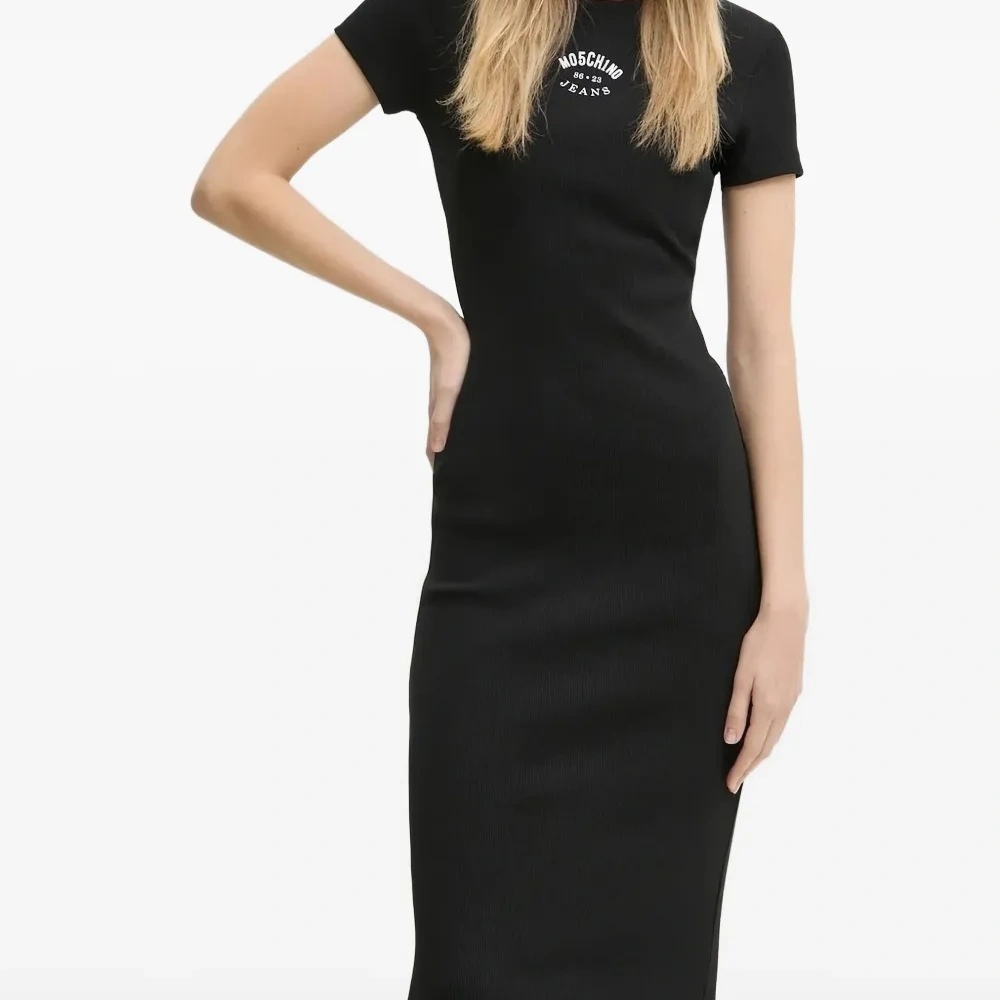 Платье в рубчик с логотипом