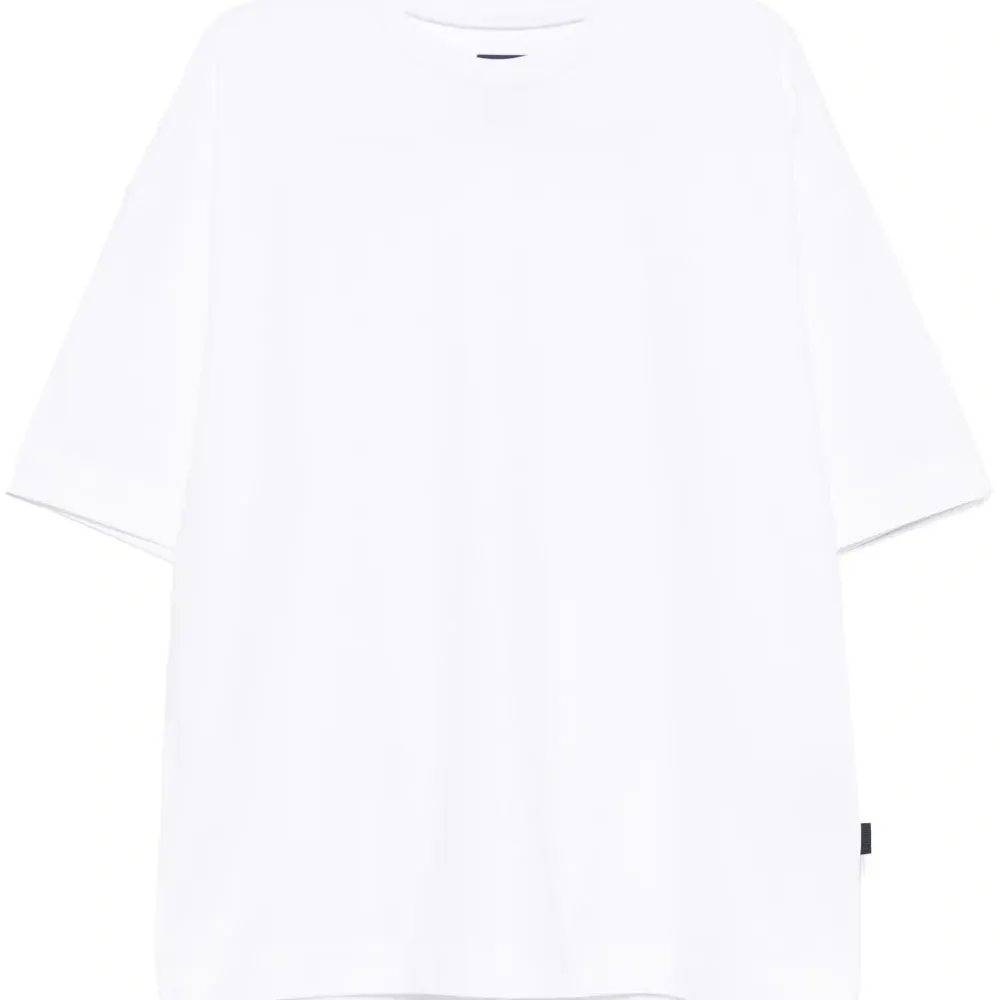 Футболка с вышитым логотипом