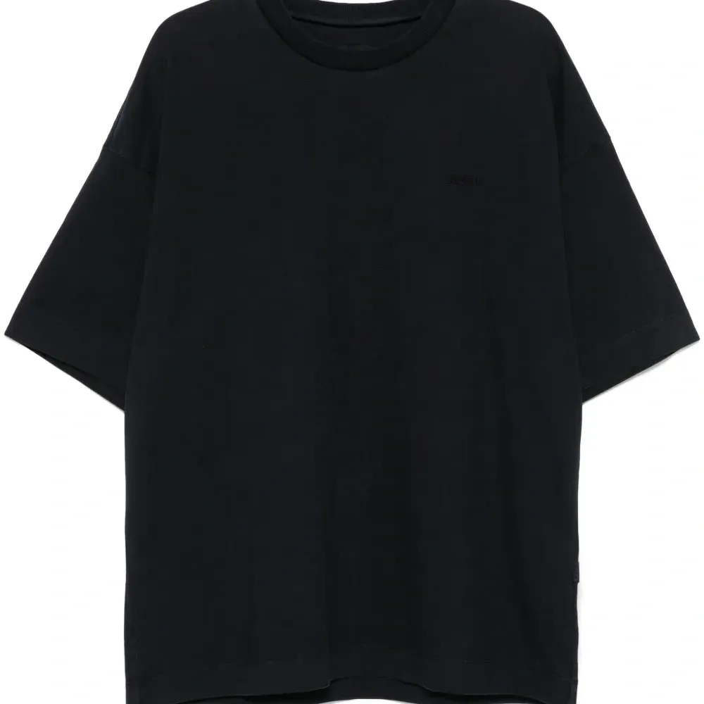 Футболка с вышитым логотипом