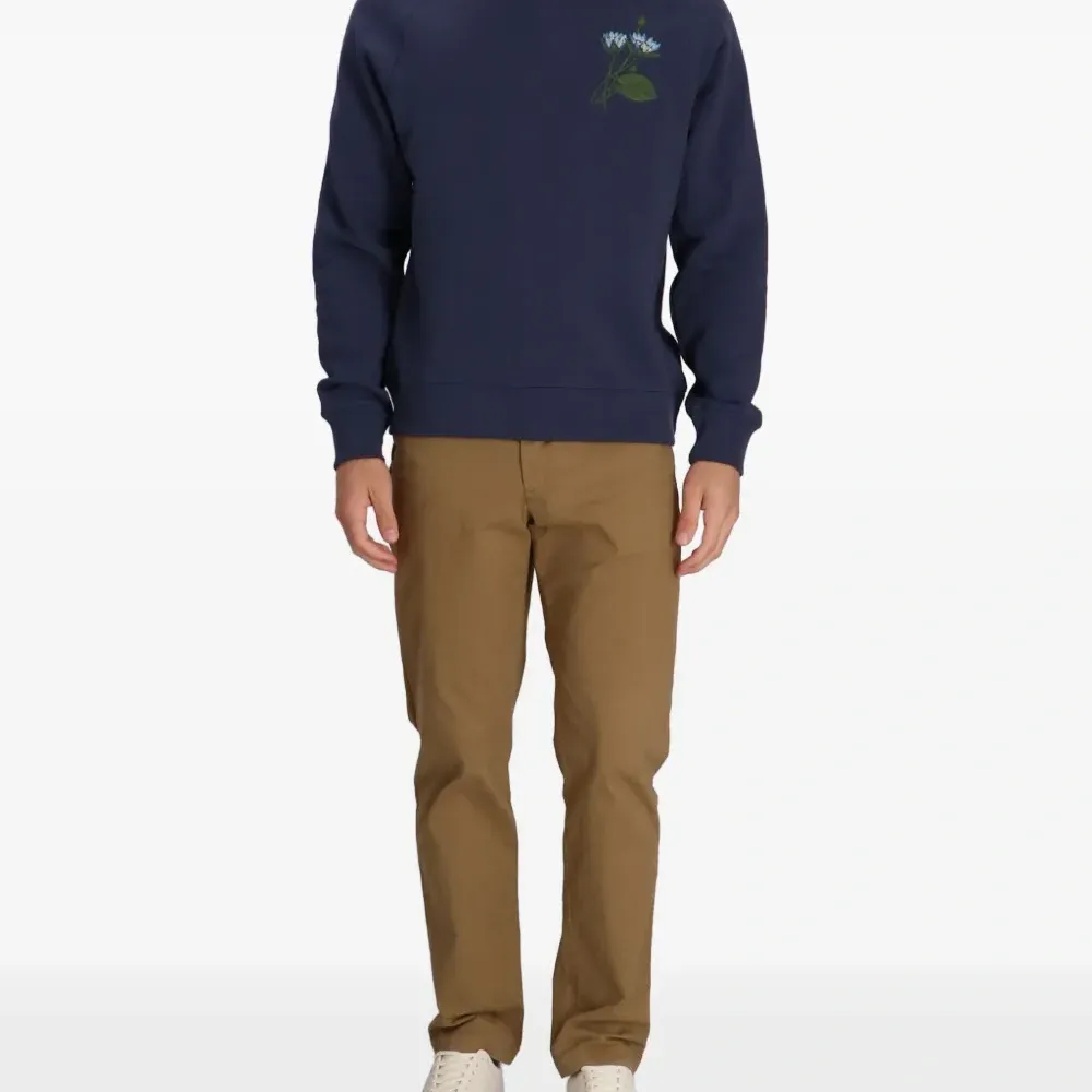 Толстовка с цветочной вышивкой