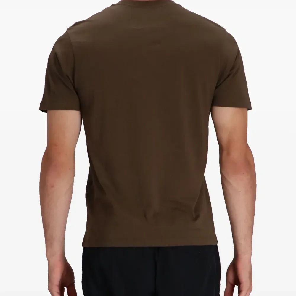 Футболка с нашивкой-логотипом