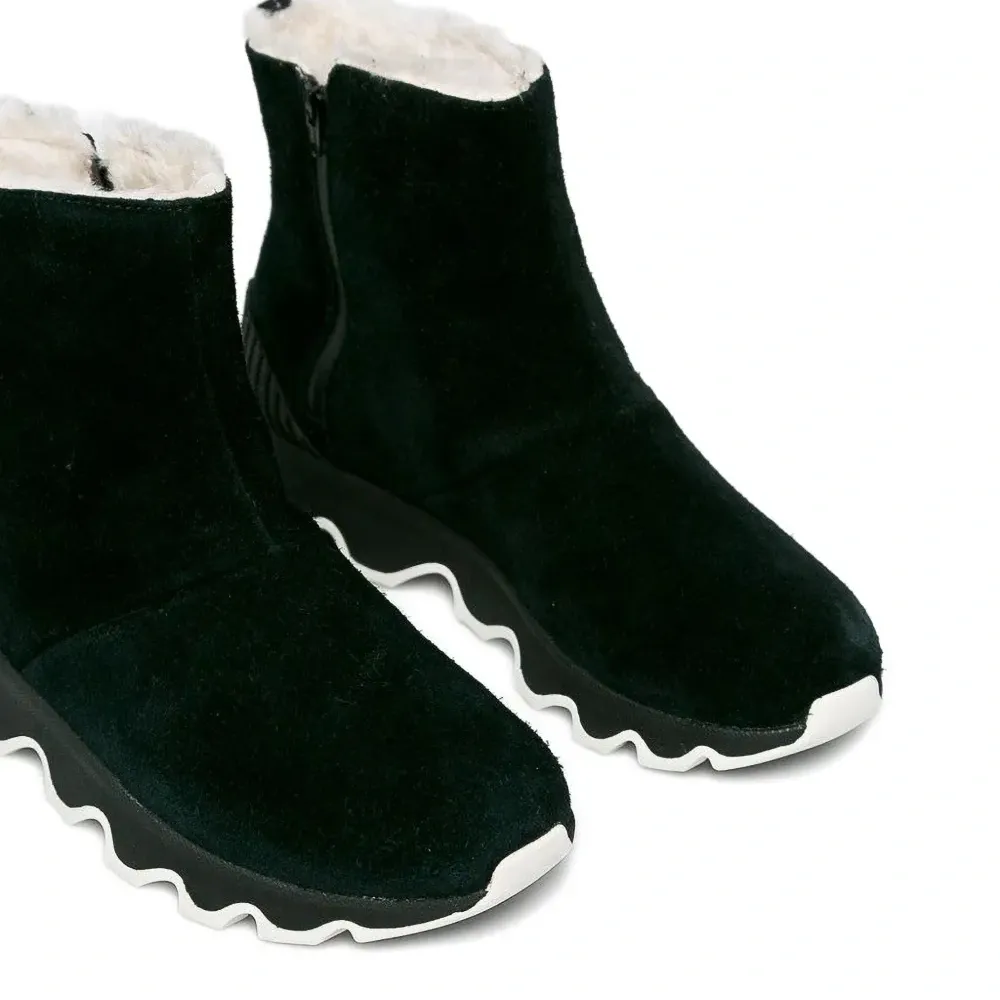 Ботинки на шнуровке