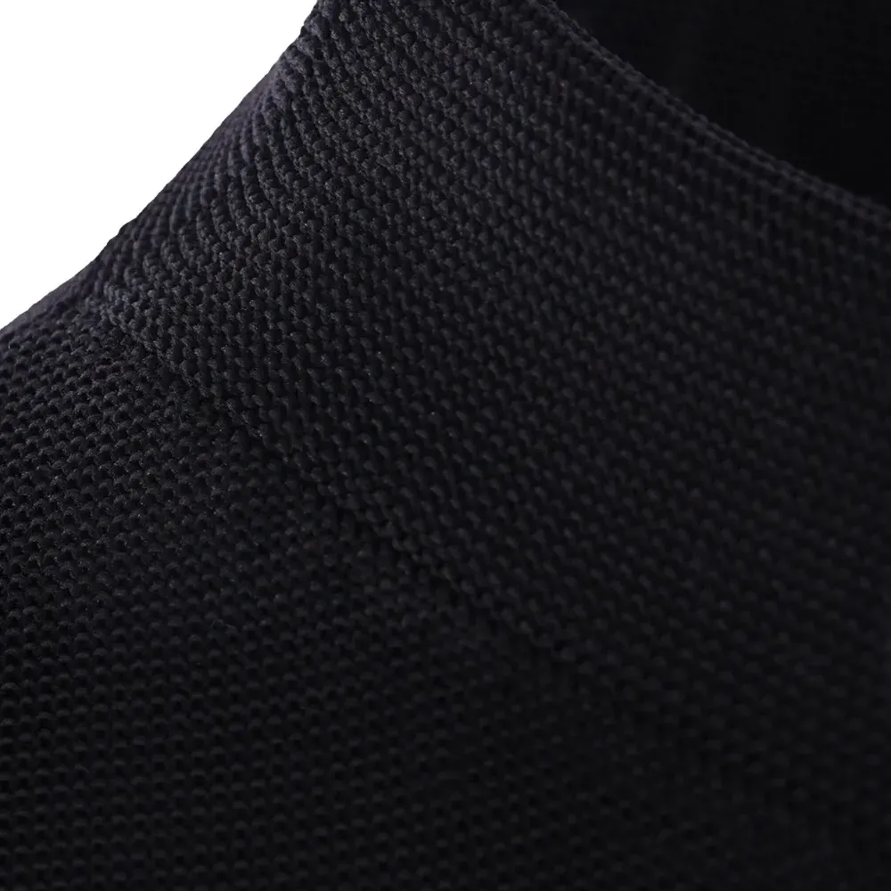 Футболка с высоким воротником