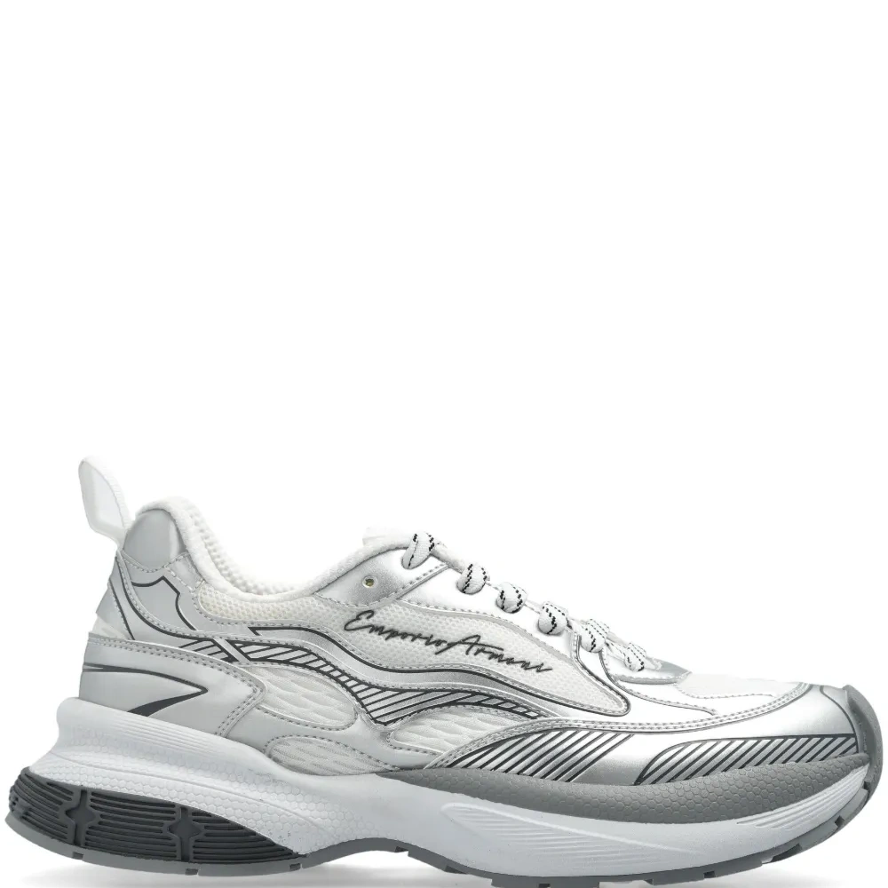 Кроссовки с тисненым логотипом