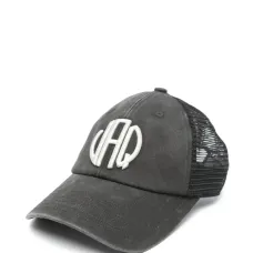 Кепка с вышитым логотипом