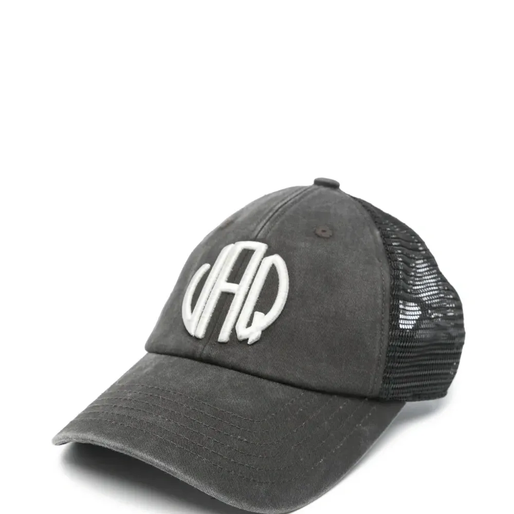 Кепка с вышитым логотипом