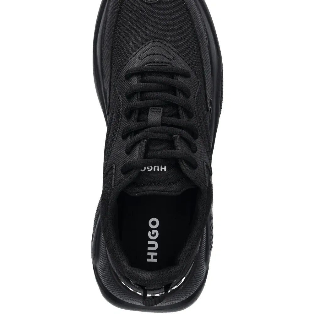 Кроссовки с логотипом