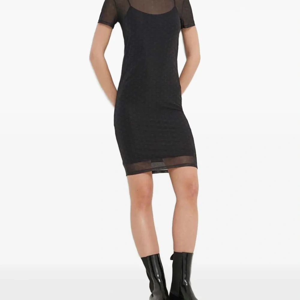 Сетчатое платье с логотипом