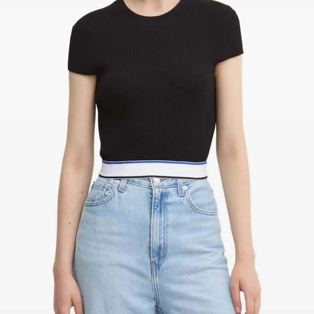 Топ с ребристыми вставками