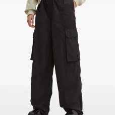 Брюки с накладными карманами