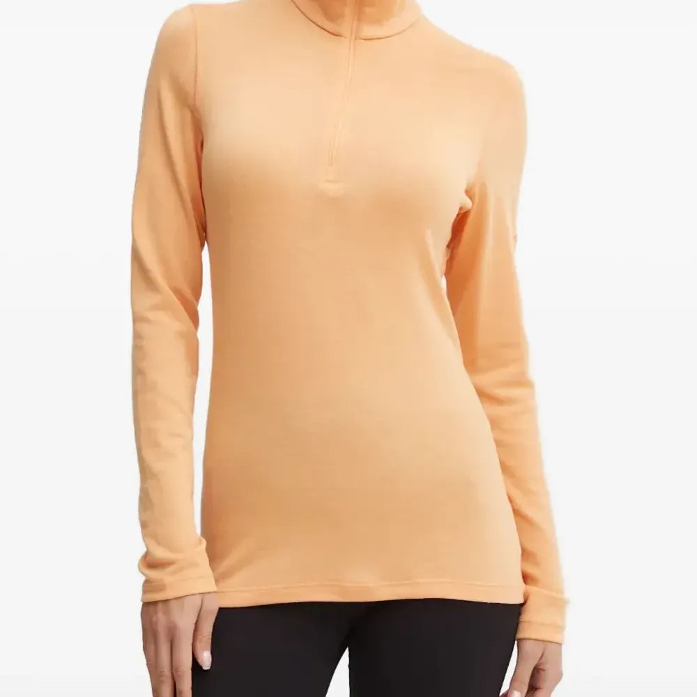 Спортивный топ с воротником-стойкой на молнии