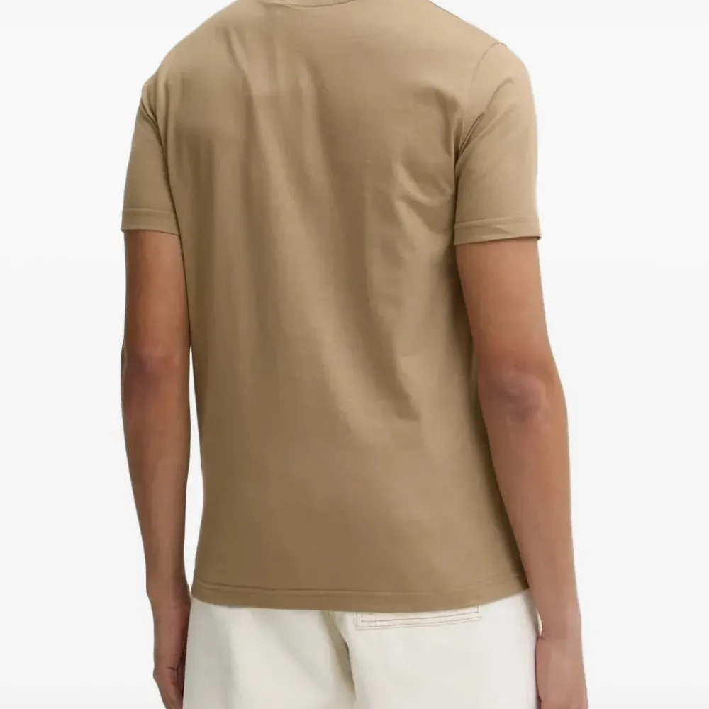 Футболка с логотипом