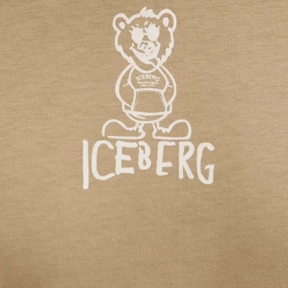 Футболка с логотипом