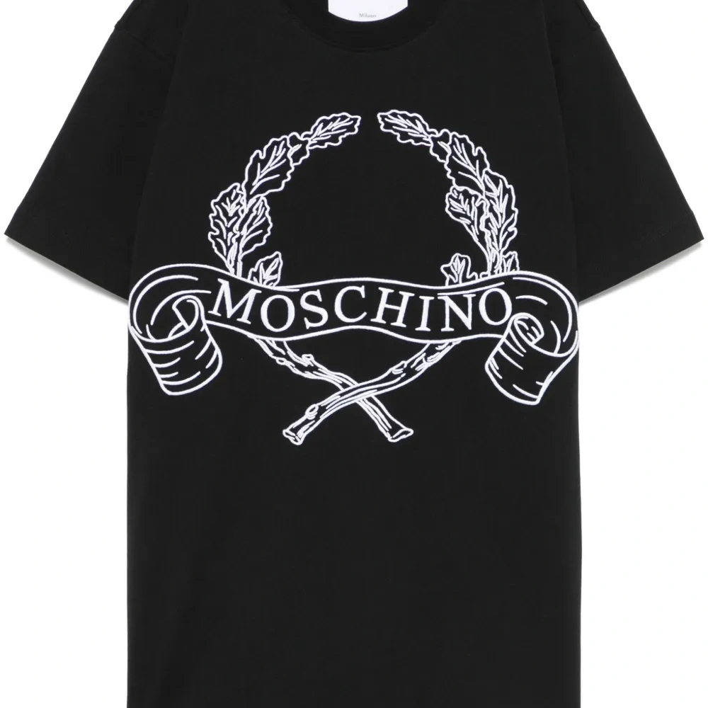 Футболка с вышитым логотипом