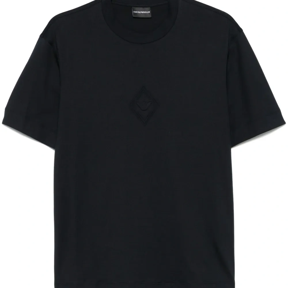 Футболка с тисненым логотипом